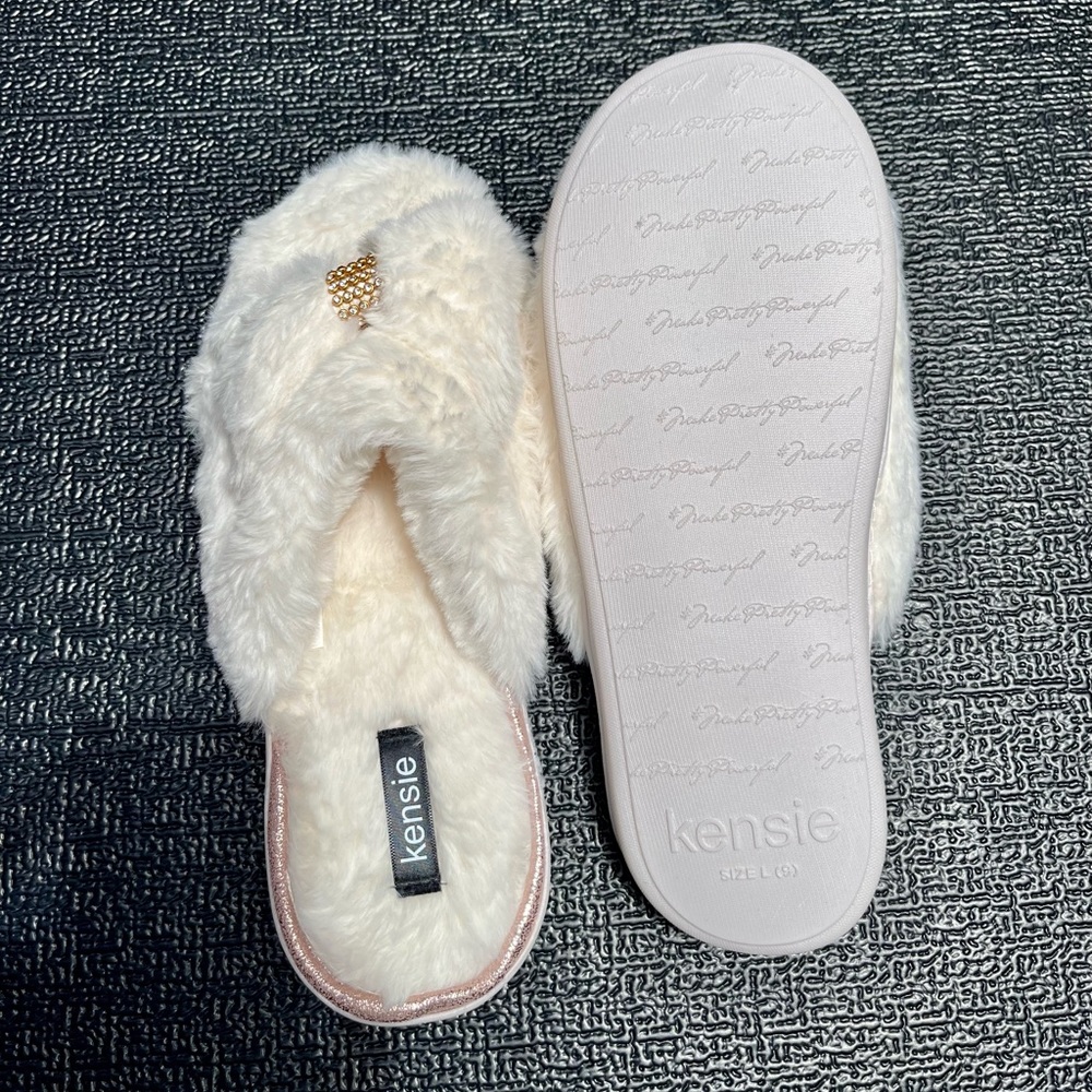 Cream Colored : Brand New Slippers : Fuzzy